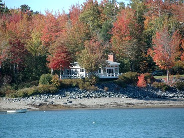 Romantic Luxury Cottage on the Shore of Frenchman’s Bay, Maine - Hancock, Maine - glamping.directory