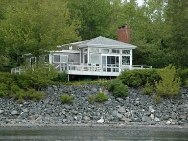 Romantic Luxury Cottage on the Shore of Frenchman’s Bay, Maine - glamping.directory