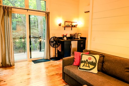 Beautiful Cabin with Modern Indoor Space and Fire Pit in Freeport, Maine - Freeport, Maine - glamping.directory
