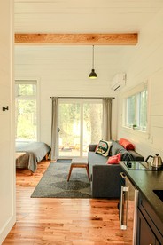 Beautiful Cabin with Modern Indoor Space and Fire Pit in Freeport, Maine - Freeport, Maine - glamping.directory