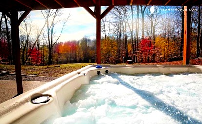 Stately Luxury Vacation Rental with a Private Hot Tub near Brown County State Park, Indiana - Nashville, Indiana - glamping.directory