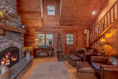 Panorama Paradise: Big Group Log Cabin Retreat in Bellaire, Michigan - Bellaire, Michigan - glamping.directory