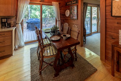 Panorama Paradise: Big Group Log Cabin Retreat in Bellaire, Michigan - Bellaire, Michigan - glamping.directory