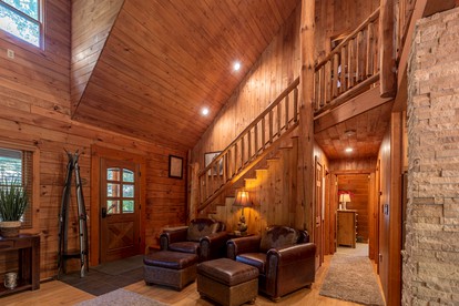 Panorama Paradise: Big Group Log Cabin Retreat in Bellaire, Michigan - Bellaire, Michigan - glamping.directory