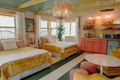 Incomparable Charm: Find Your Peaceful Haven in Tracy City's Most Unique Cabin - Tracy City, Tennessee - glamping.directory