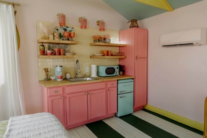 Incomparable Charm: Find Your Peaceful Haven in Tracy City's Most Unique Cabin - Tracy City, Tennessee - glamping.directory