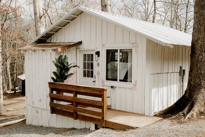 Incomparable Charm: Find Your Peaceful Haven in Tracy City's Most Unique Cabin - glamping.directory