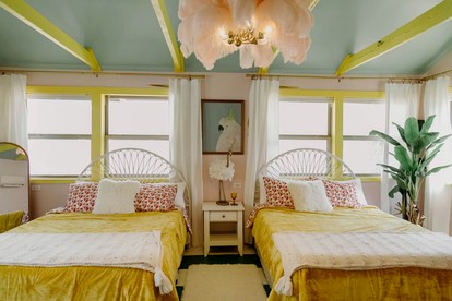 Incomparable Charm: Find Your Peaceful Haven in Tracy City's Most Unique Cabin - Tracy City, Tennessee - glamping.directory