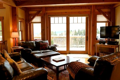 Spacious Family-Friendly Luxury Cabin for Rent with Hot Tub near Stowe, Vermont - Morristown, Vermont - glamping.directory
