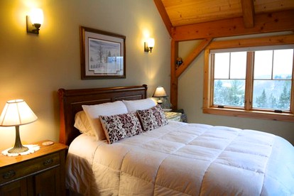 Spacious Family-Friendly Luxury Cabin for Rent with Hot Tub near Stowe, Vermont - Morristown, Vermont - glamping.directory
