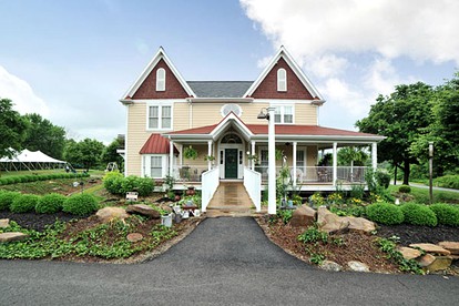 Family-Friendly Accommodation for a Getaway to Ellwood City, Pennsylvania - glamping.directory
