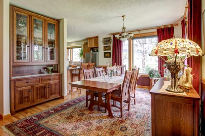 Spacious Bed and Breakfast for a Romantic Getaway in Nine Mile Falls, Washington - Nine Mile Falls, Washington - glamping.directory