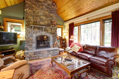 Spacious Bed and Breakfast for a Romantic Getaway in Nine Mile Falls, Washington - glamping.directory