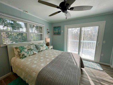 Charming Waterfront Cottage with Private Dock near Little Gasparilla Island, Florida - Placida, Florida - glamping.directory