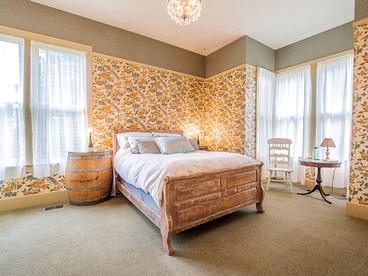 Grand Historic Villa Rental in the Heart of Oregon Wine Country - Dayton, Oregon - glamping.directory