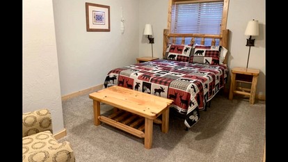 Outstanding Cabin with Hot-tub in Island Park, Idaho - Island Park, Idaho - glamping.directory