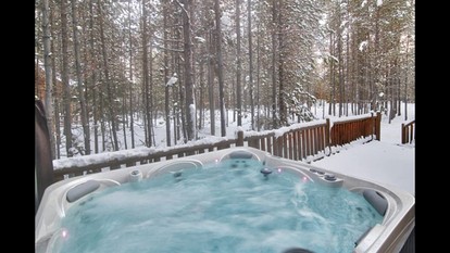 Outstanding Cabin with Hot-tub in Island Park, Idaho - Island Park, Idaho - glamping.directory