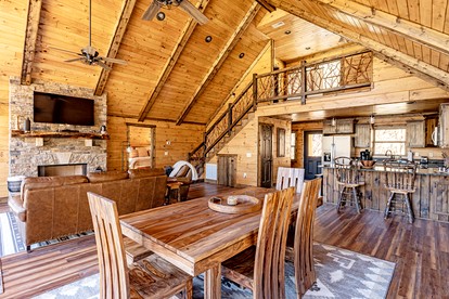 Quaint Cabin with Spa and Game Room in Topton, North Carolina - Topton, North Carolina - glamping.directory