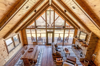 Quaint Cabin with Spa and Game Room in Topton, North Carolina - Topton, North Carolina - glamping.directory