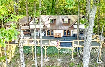 Quaint Cabin with Spa and Game Room in Topton, North Carolina - glamping.directory