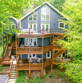 Quaint Cabin with Spa and Game Room in Topton, North Carolina - Topton, North Carolina - glamping.directory
