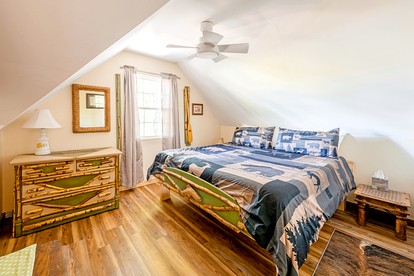 Quaint Cabin with Spa and Game Room in Topton, North Carolina - Topton, North Carolina - glamping.directory