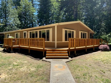 Charming Cabin Rental with Mountain Views in Packwood, Washington - glamping.directory