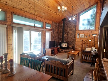 Peaceful Mountain Cabin with Private Lake and Game Room Near Long Barn, California - Long Barn, California - glamping.directory