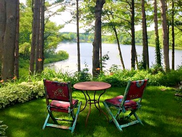 Cottage Guesthouse on Lakeview Lake, Michigan - Lake Ann, Michigan - glamping.directory