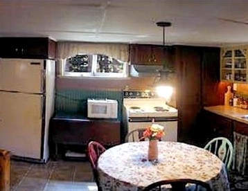 Cottage Guesthouse on Lakeview Lake, Michigan - Lake Ann, Michigan - glamping.directory