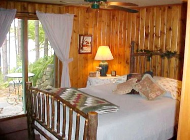 Cottage Guesthouse on Lakeview Lake, Michigan - Lake Ann, Michigan - glamping.directory
