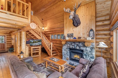 Pet-Friendly Riverfront Cabin with Hot-Tub, Picnic Area and Barbecue in Leavenworth, Washington - Leavenworth, Washington - glamping.directory