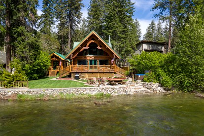 Pet-Friendly Riverfront Cabin with Hot-Tub, Picnic Area and Barbecue in Leavenworth, Washington - glamping.directory