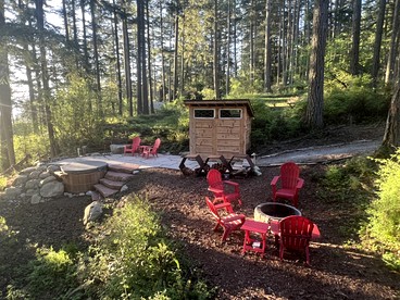 Breathtaking Treehouse with Magical Outdoor Living, Jacuzzi and Views in Washington - Lummi Island, Washington - glamping.directory