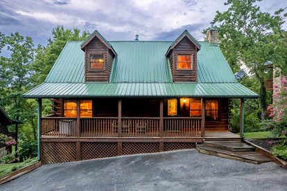 Spacious Cabin Retreat with Hot Tub & Games near Dollywood in Pigeon Forge, TN - Pigeon Forge, Tennessee - glamping.directory