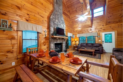 Spacious Cabin Retreat with Hot Tub & Games near Dollywood in Pigeon Forge, TN - Pigeon Forge, Tennessee - glamping.directory