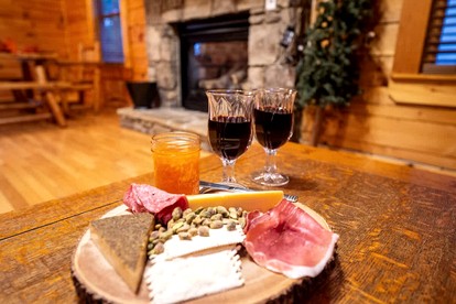 Spacious Cabin Retreat with Hot Tub & Games near Dollywood in Pigeon Forge, TN - Pigeon Forge, Tennessee - glamping.directory