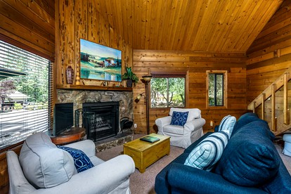 Beautiful Cabin with Pool, Tennis Court and Amazing Outdoor Area in Groveland, California - Groveland, California - glamping.directory