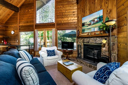 Beautiful Cabin with Pool, Tennis Court and Amazing Outdoor Area in Groveland, California - Groveland, California - glamping.directory