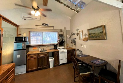Lovely Studio Rental with Hamilton Creek Views for Vacation in Marble Falls, Texas - Marble Falls, Texas - glamping.directory