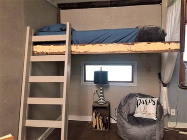 Lovely Studio Rental with Hamilton Creek Views for Vacation in Marble Falls, Texas - Marble Falls, Texas - glamping.directory