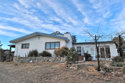 Spacious Cabin Rental with Beautiful Mountain Views near Pinos Altos, New Mexico - Silver City, New Mexico - glamping.directory