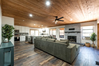 Fully-Equipped Luxury Cabin with Fire Pit for Family Glamping Trips in Pinetop, Arizona - Pinetop, Arizona - glamping.directory