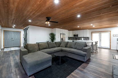 Fully-Equipped Luxury Cabin with Fire Pit for Family Glamping Trips in Pinetop, Arizona - Pinetop, Arizona - glamping.directory