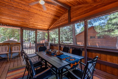 Fully-Equipped Luxury Cabin with Fire Pit for Family Glamping Trips in Pinetop, Arizona - Pinetop, Arizona - glamping.directory