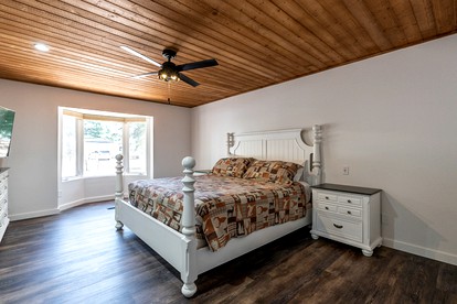 Fully-Equipped Luxury Cabin with Fire Pit for Family Glamping Trips in Pinetop, Arizona - Pinetop, Arizona - glamping.directory