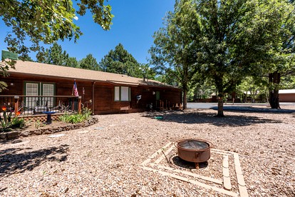 Fully-Equipped Luxury Cabin with Fire Pit for Family Glamping Trips in Pinetop, Arizona - glamping.directory
