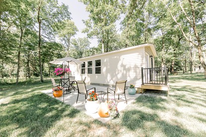Cozy Secluded Cabin near Owensville, Missouri - Ideal for a Relaxing Glamping Getaway with Your Loved One - Canaan Township, Missouri - glamping.directory