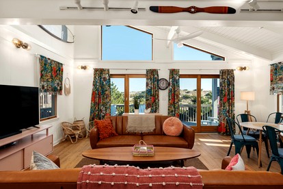Incredible Unique Beach House with Stunning Sea Views for an Unforgettable Coastal Escape in Avon, North Carolina - Avon, North Carolina - glamping.directory