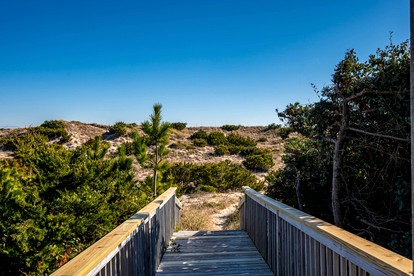 Incredible Unique Beach House with Stunning Sea Views for an Unforgettable Coastal Escape in Avon, North Carolina - Avon, North Carolina - glamping.directory